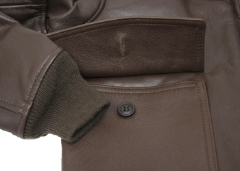 AVIREX（アヴィレックス）G-1（羊革）フロントポケットはフラップ付きのボタンポケットになります。
