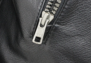 ゆったり着れるレザーパーカー ステアオイル0.7mm（牛革/日本製）ファスナーは丈夫な日本製