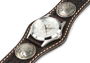 牛革腕時計バスケット インディアンコンチョ(牛革/日本製）文字盤は写真のものと異なる場合がございます。恐れ入りますが、予めご了承くださいませ。