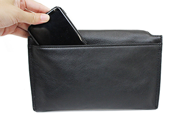 お財布ショルダーバッグ（牛革／日本製）背面にはオープンポケットが付いています。