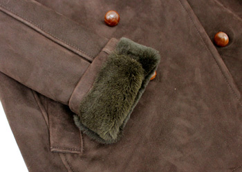 軽さと暖かさを兼ね備えたムートントレンチコート（羊革）２カラー