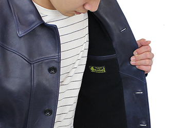 インディゴホース スポーツジャケット（馬革/日本製）裏地のコットンは、厚みがあるため強度、保温性に優れています。