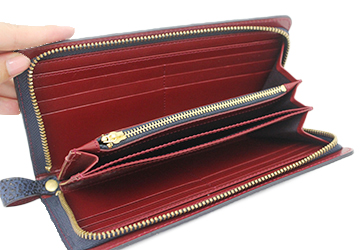 姫路黒桟革ラウンドファスナー長財布（牛革）カードホルダーが合計18個もあり（フリーポケットを含む）、収納量がとても豊富で使い勝手に優れています。
