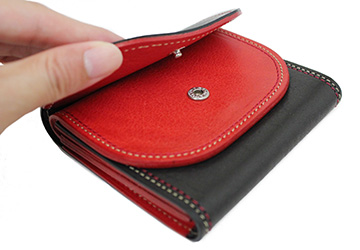 牛革ミニ財布 ツートンカラー(牛革/日本製）スナップボタンで簡単に開閉できます。
