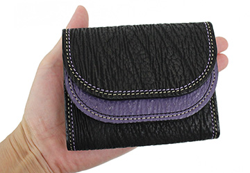 サメ革ミニ財布 ツートンカラー(牛革/日本製）手のひらに収まるほどのコンパクトな財布です。