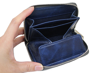 象革ラウンドファスナーミニ財布(象革/日本製）グレーのインナーはネイビーです。
