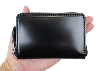 コードバンラウンドファスナーミニ財布（馬革/日本製）手のひらに収まるほどのコンパクトな財布です。