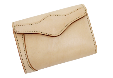 ミドルサイズの二つ折り財布（牛革/日本製）タン