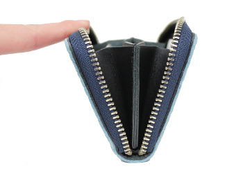 エレファント藍染ラウンドファスナーミニ財布（象革/日本製）開くとマチは約9cmあります。