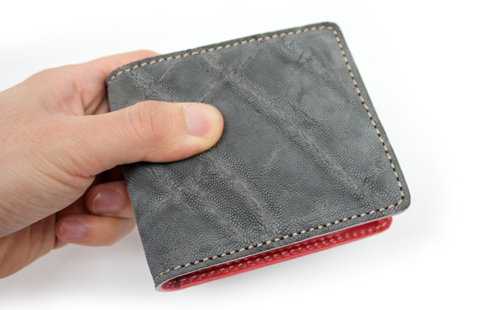 希少価値の高い象革を使用した二つ折り財布（象革/日本製）